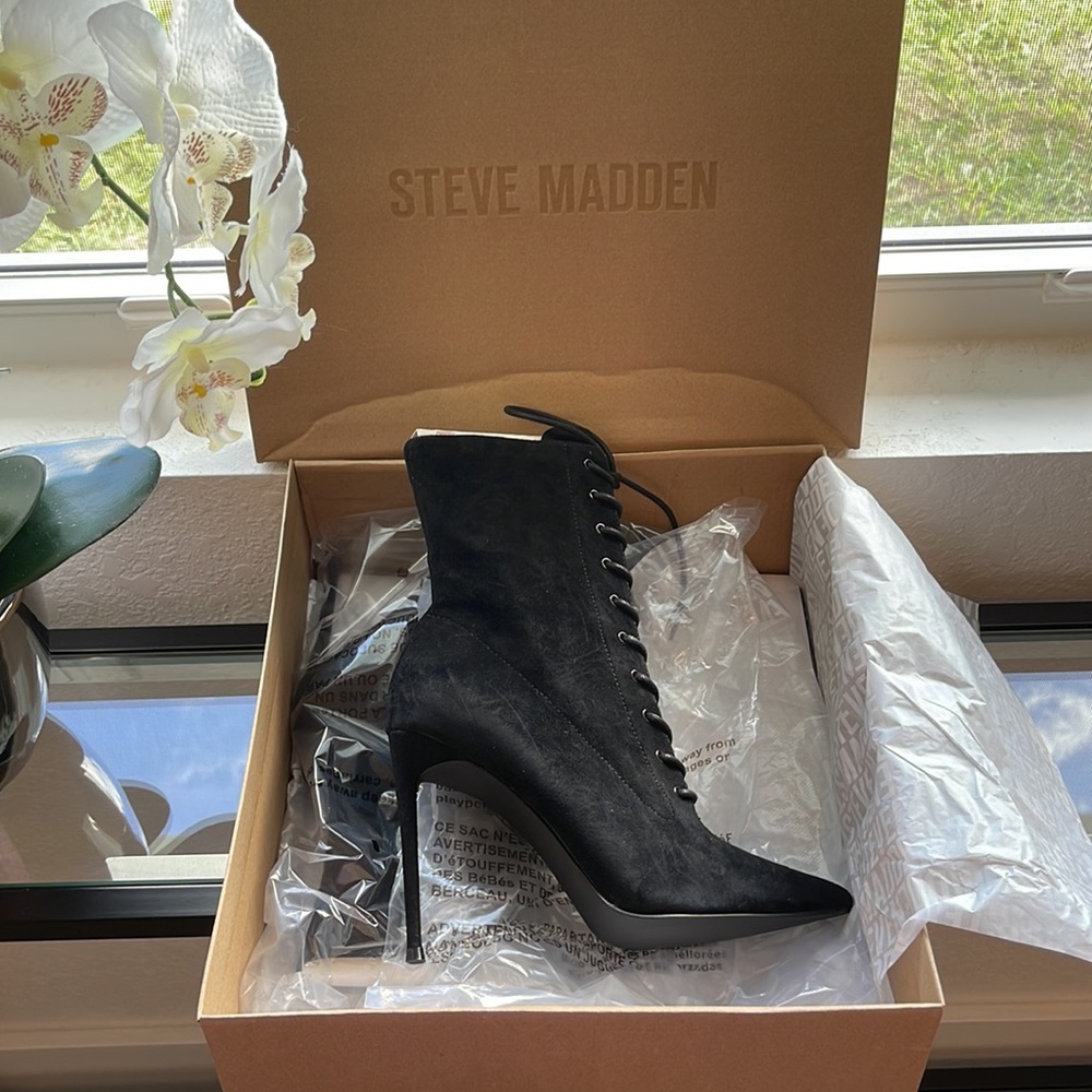 NIB Steve Madden Booties